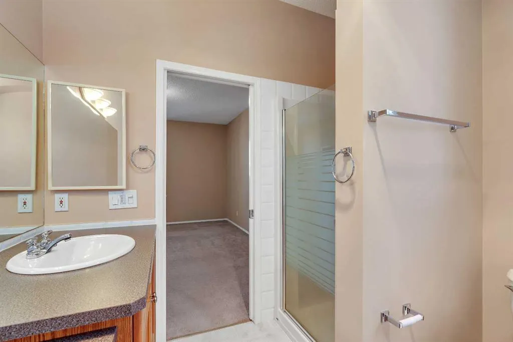 150 Harvest Oak View NE