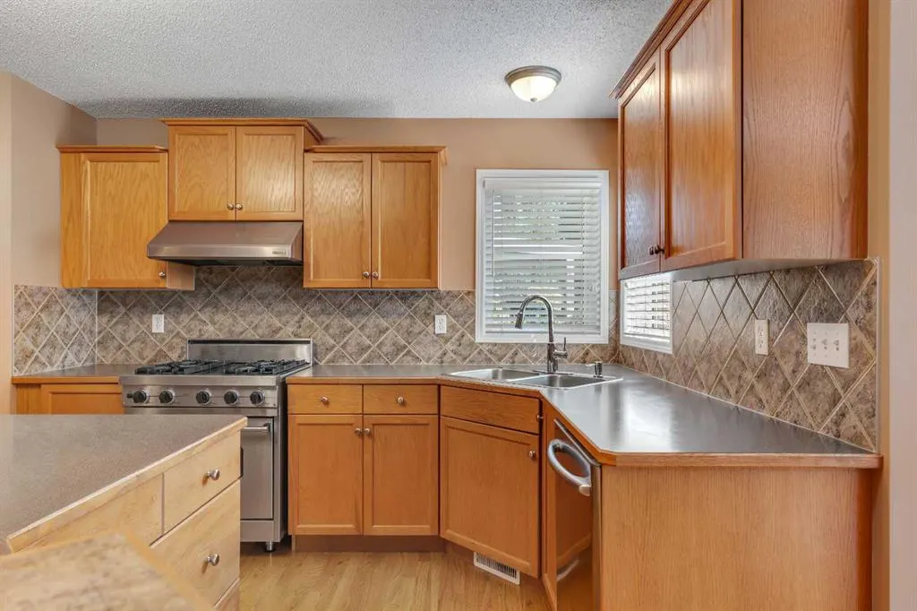 150 Harvest Oak View NE