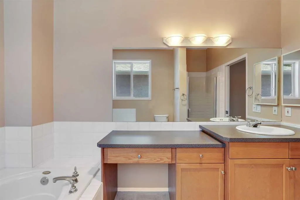 150 Harvest Oak View NE