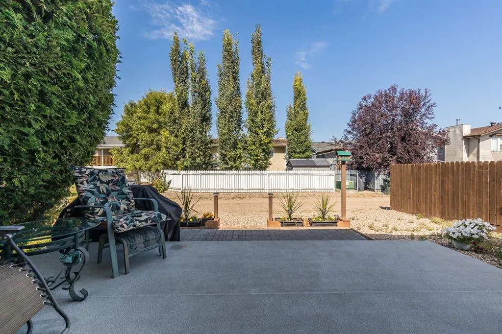 26 Shaw Crescent SE