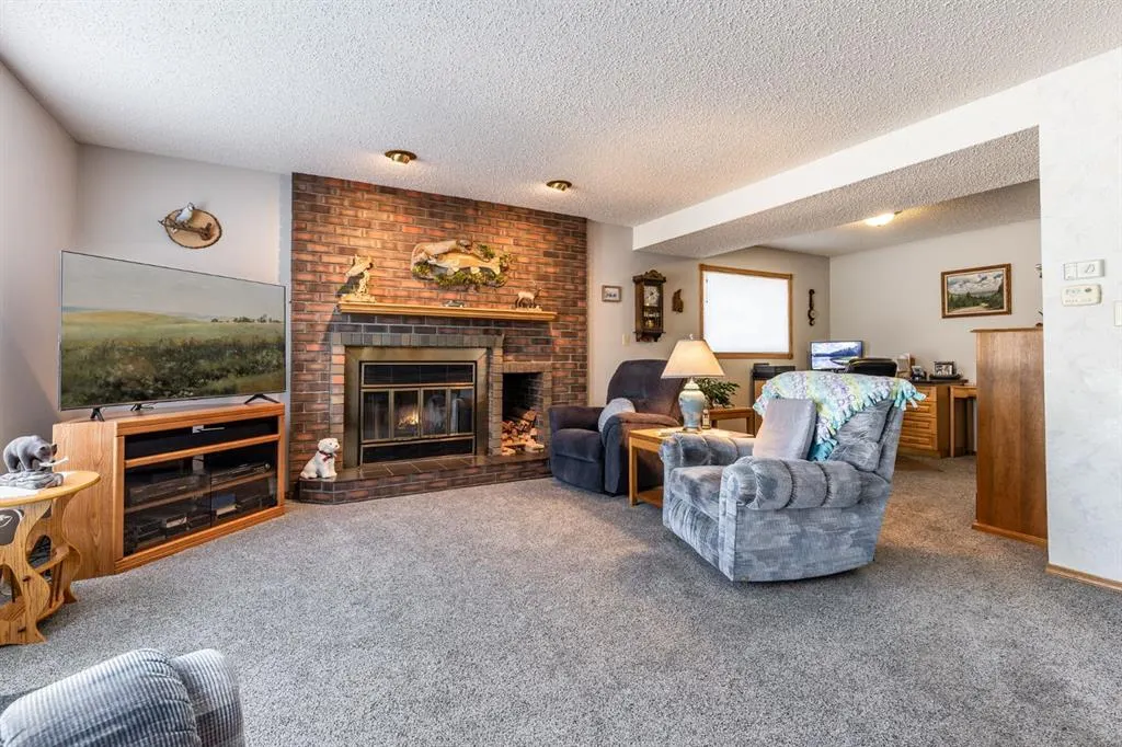 26 Shaw Crescent SE
