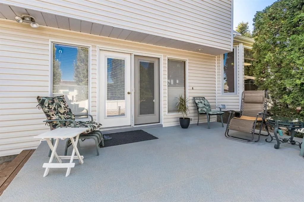 26 Shaw Crescent SE