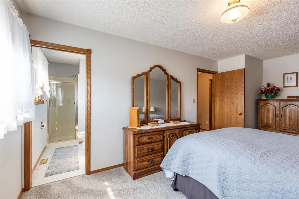 26 Shaw Crescent SE