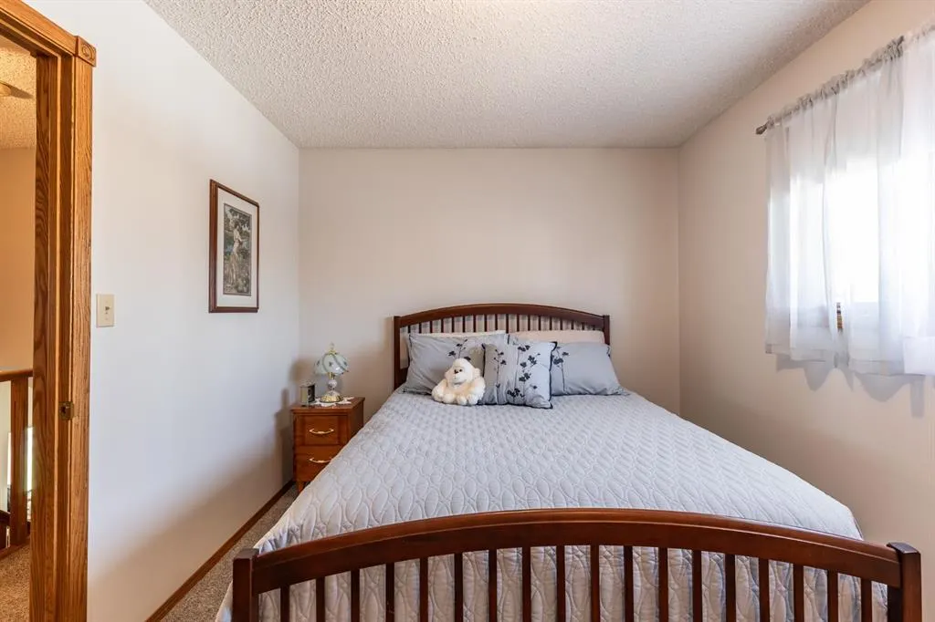 26 Shaw Crescent SE