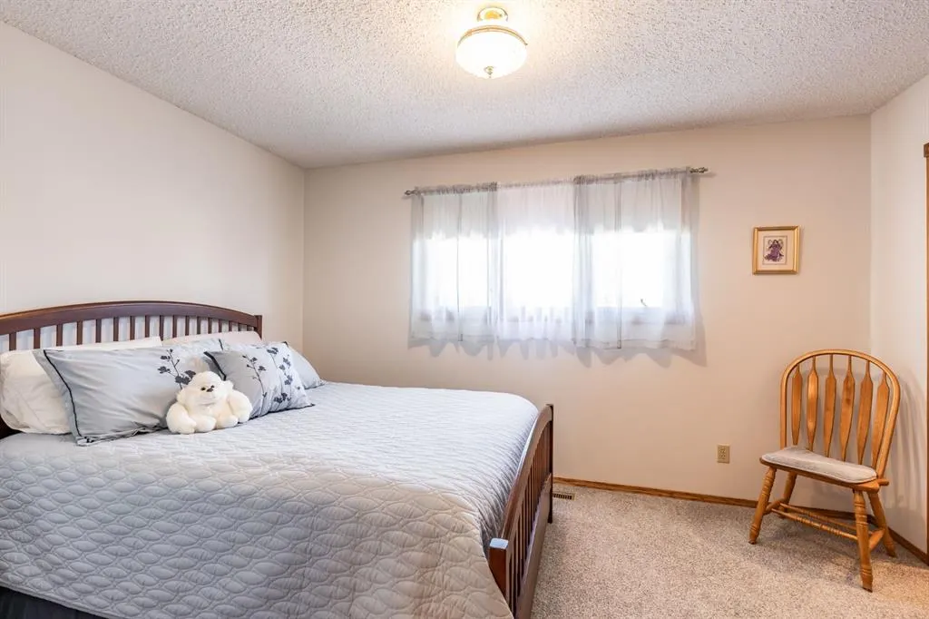 26 Shaw Crescent SE