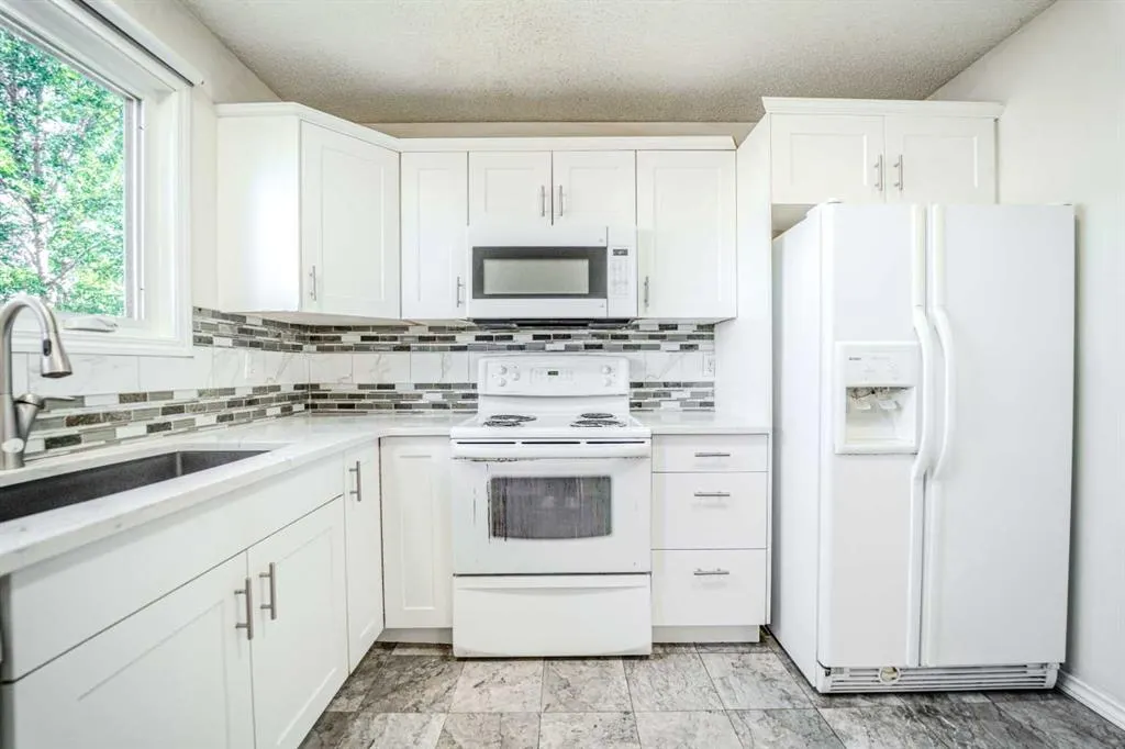 12 Whitmire Bay NE