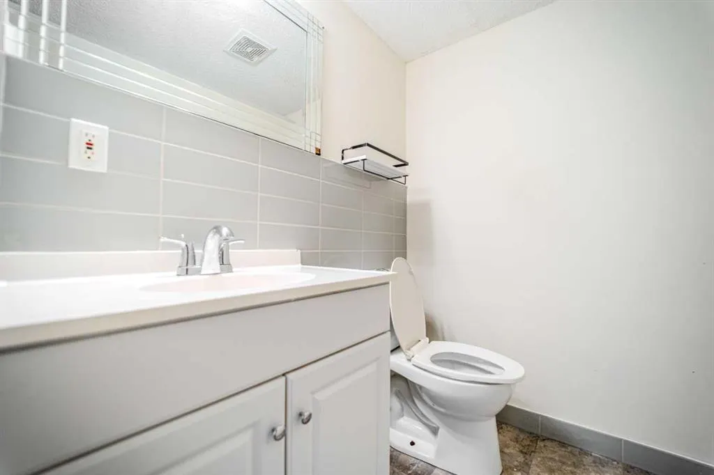 12 Whitmire Bay NE