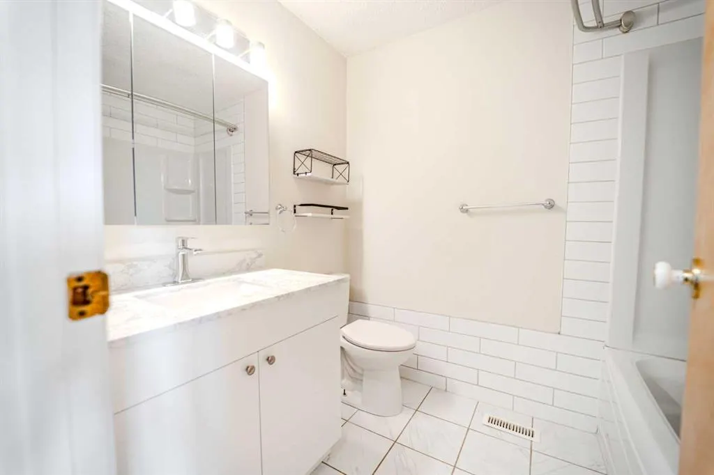 12 Whitmire Bay NE