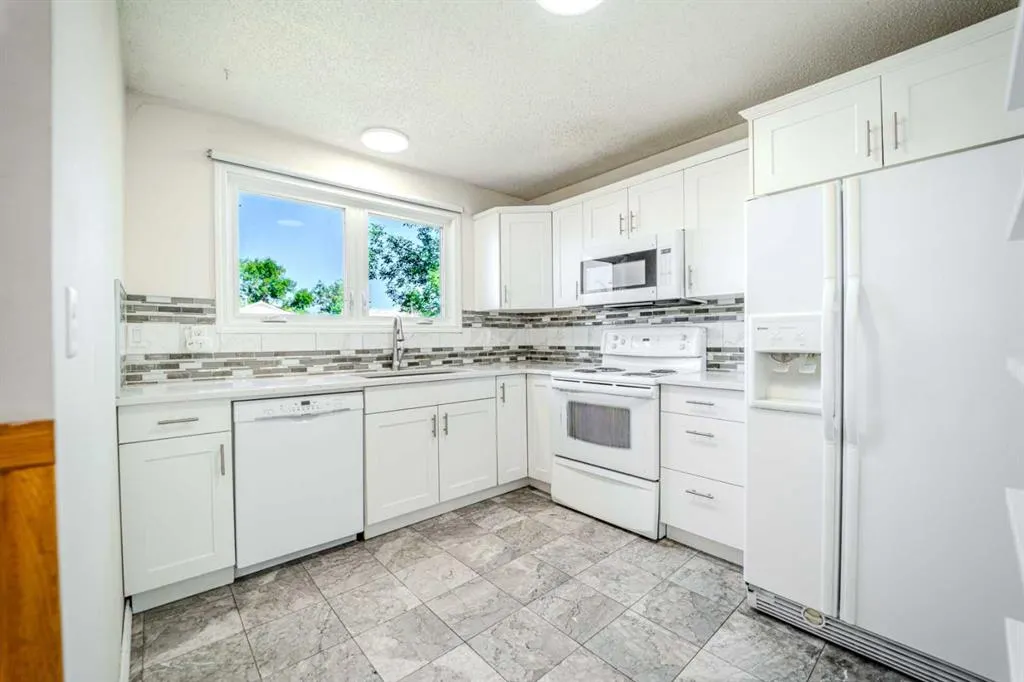12 Whitmire Bay NE