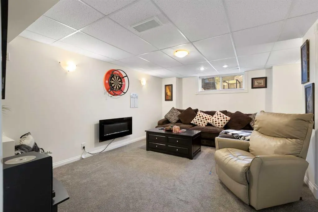38 Prestwick Drive SE