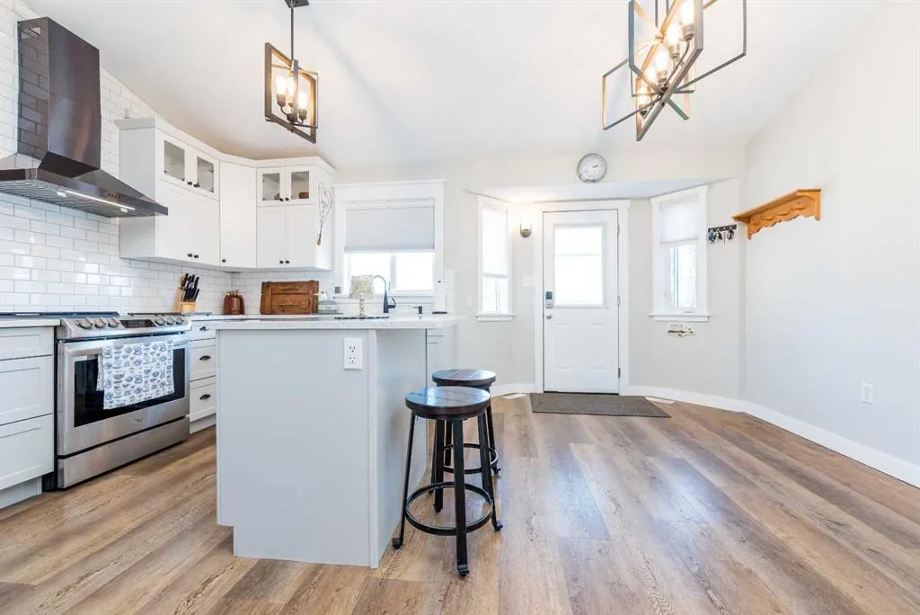 8137 POPLAR Drive