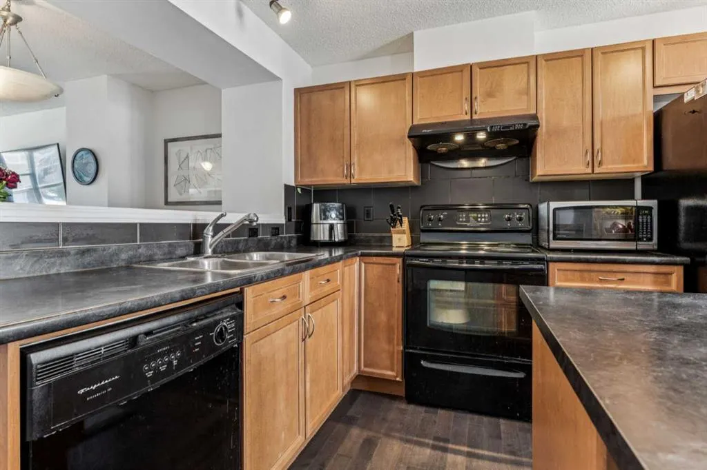 3096 New Brighton Gardens SE