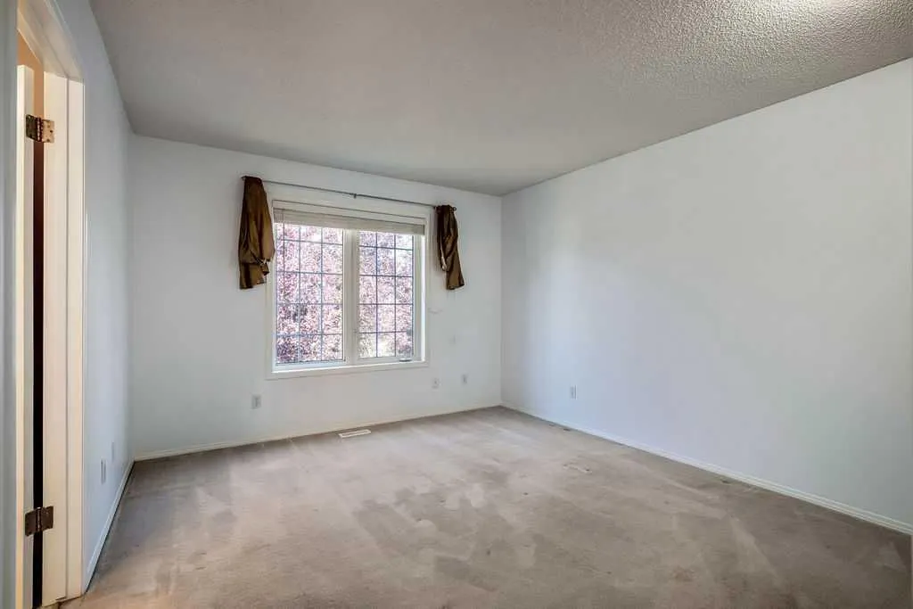 214 Mt Lorette Place SE