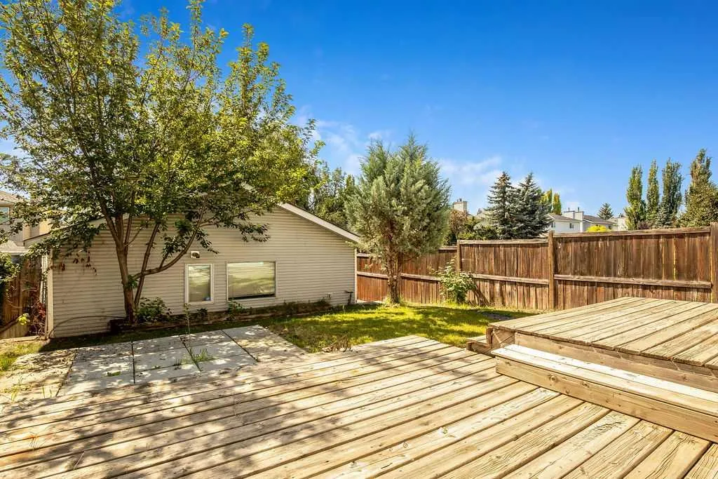 214 Mt Lorette Place SE