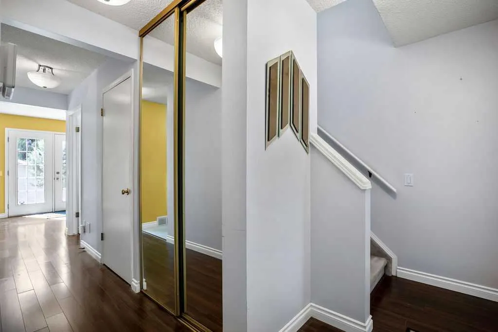 214 Mt Lorette Place SE