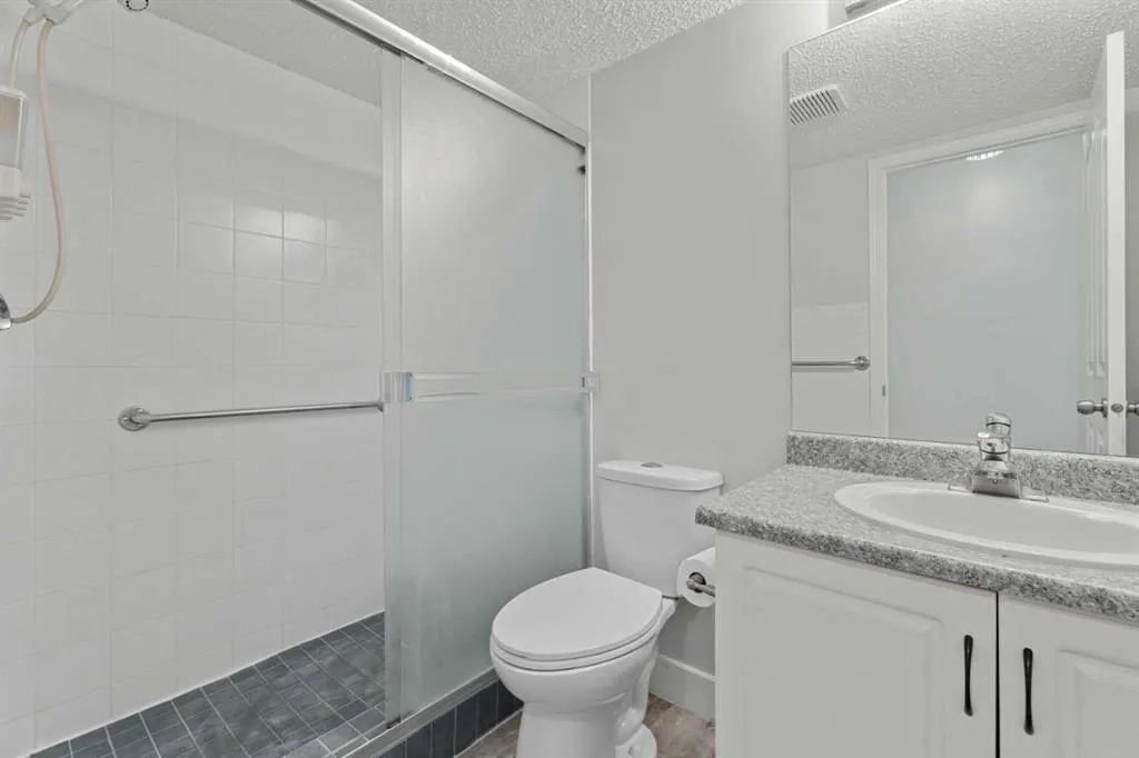 7202 Valleyview Park SE, #202
