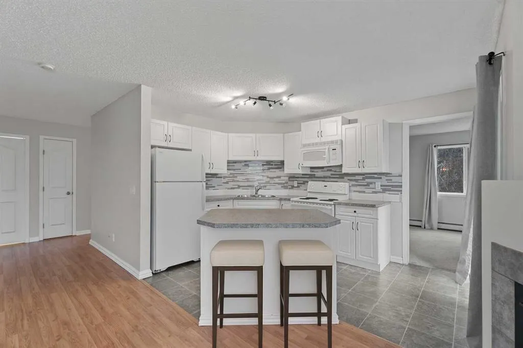 7202 Valleyview Park SE, #202