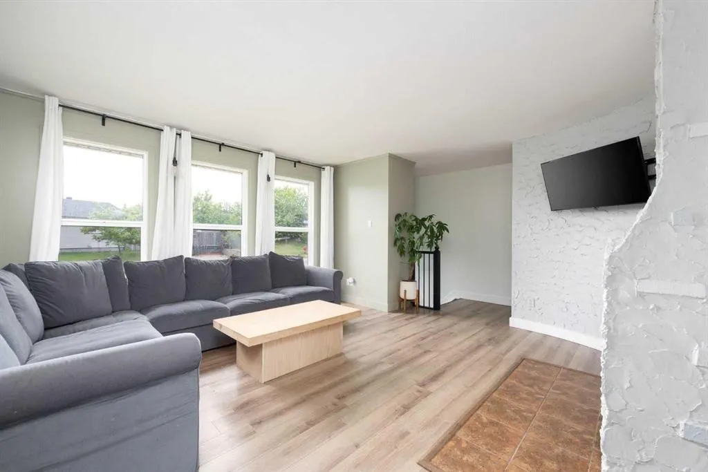 169 Beaufort Crescent