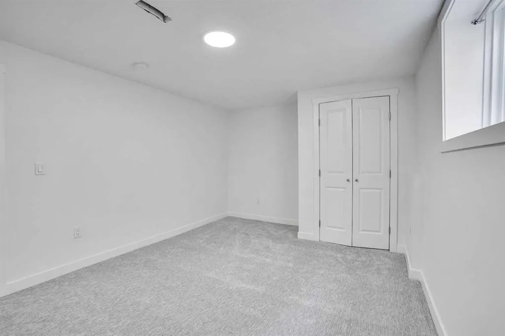 60 Whitworth Way NE