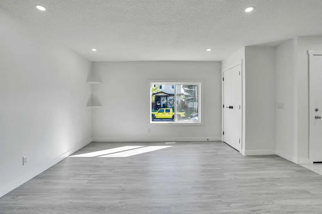 60 Whitworth Way NE