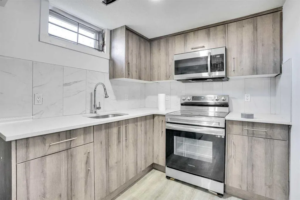 60 Whitworth Way NE