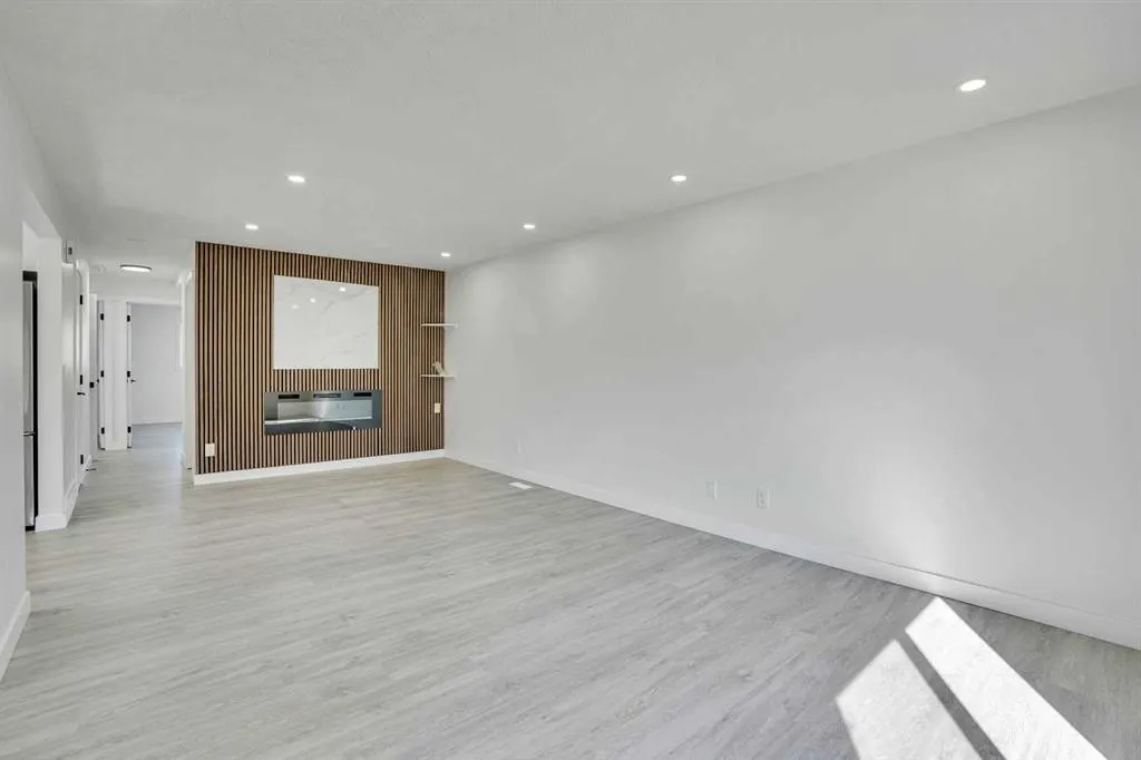 60 Whitworth Way NE