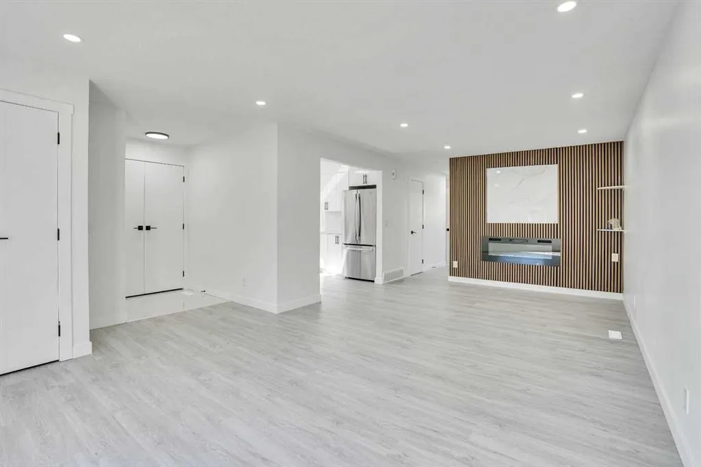 60 Whitworth Way NE