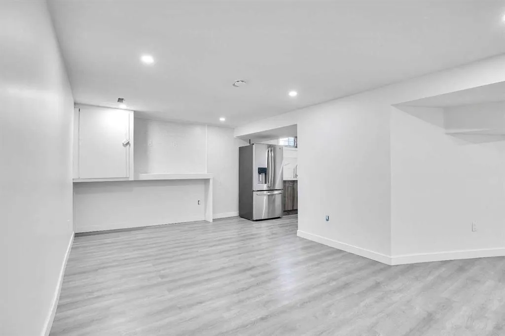 60 Whitworth Way NE