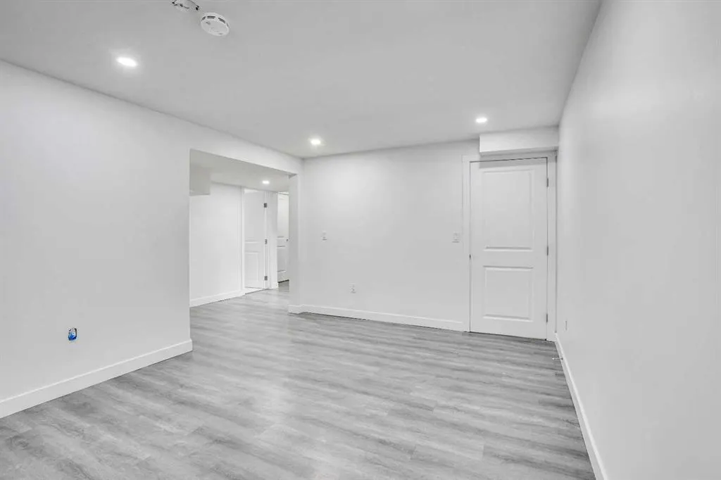 60 Whitworth Way NE
