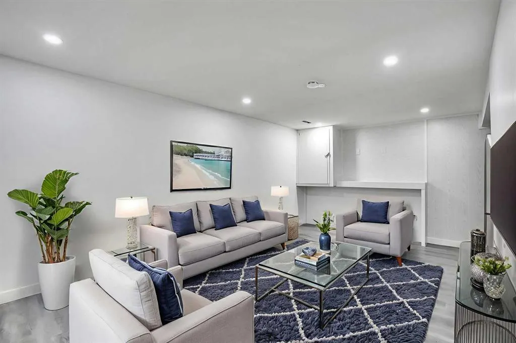 60 Whitworth Way NE