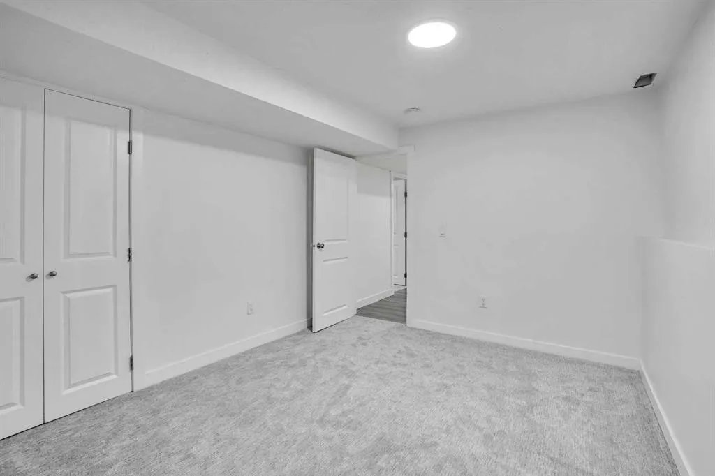60 Whitworth Way NE