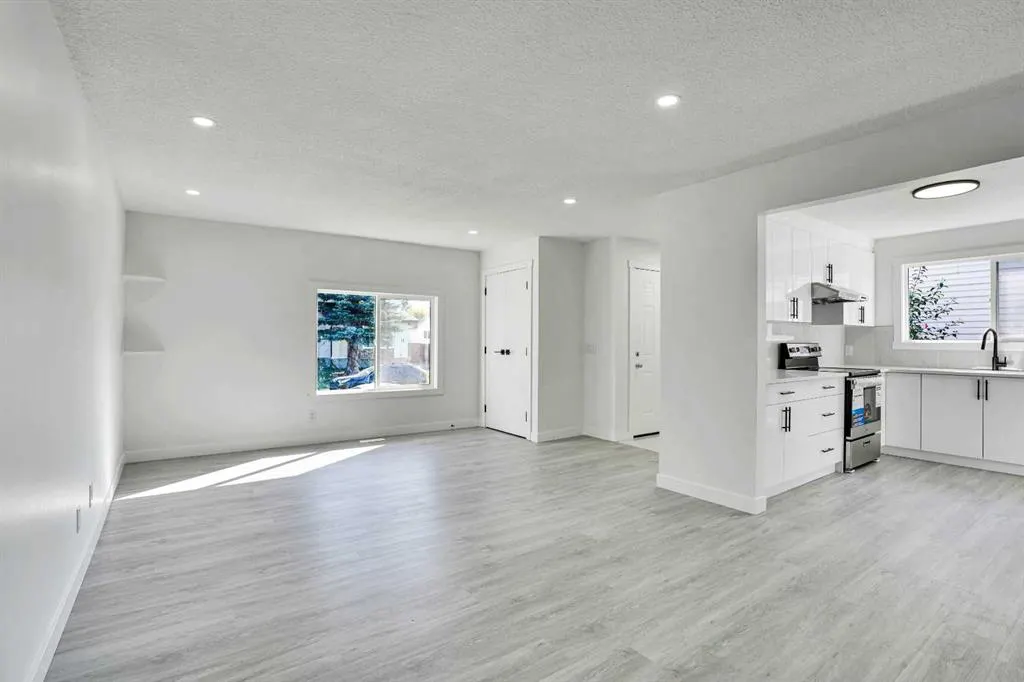 60 Whitworth Way NE
