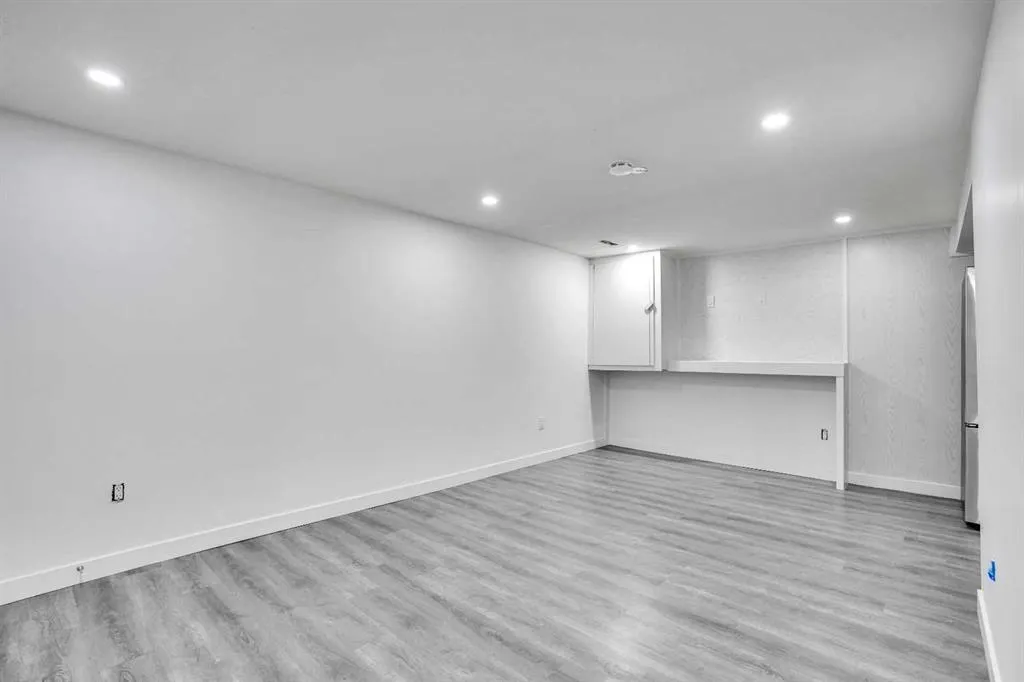 60 Whitworth Way NE