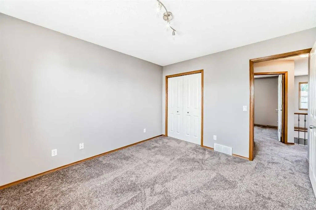 19 Westpoint Court SW