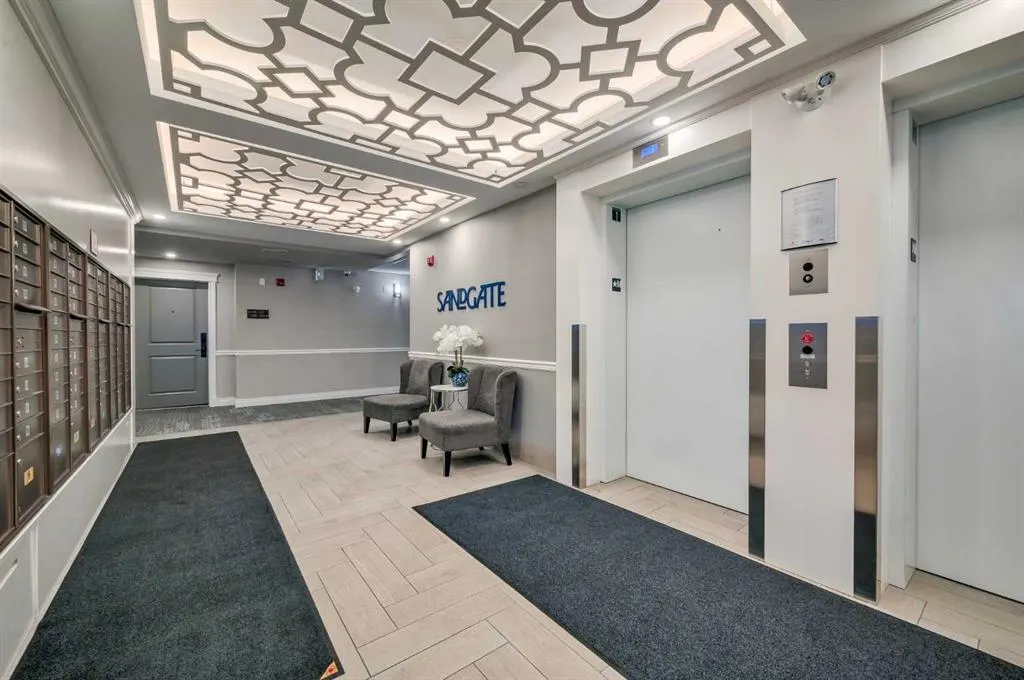 30 Mahogany Mews SE, #411