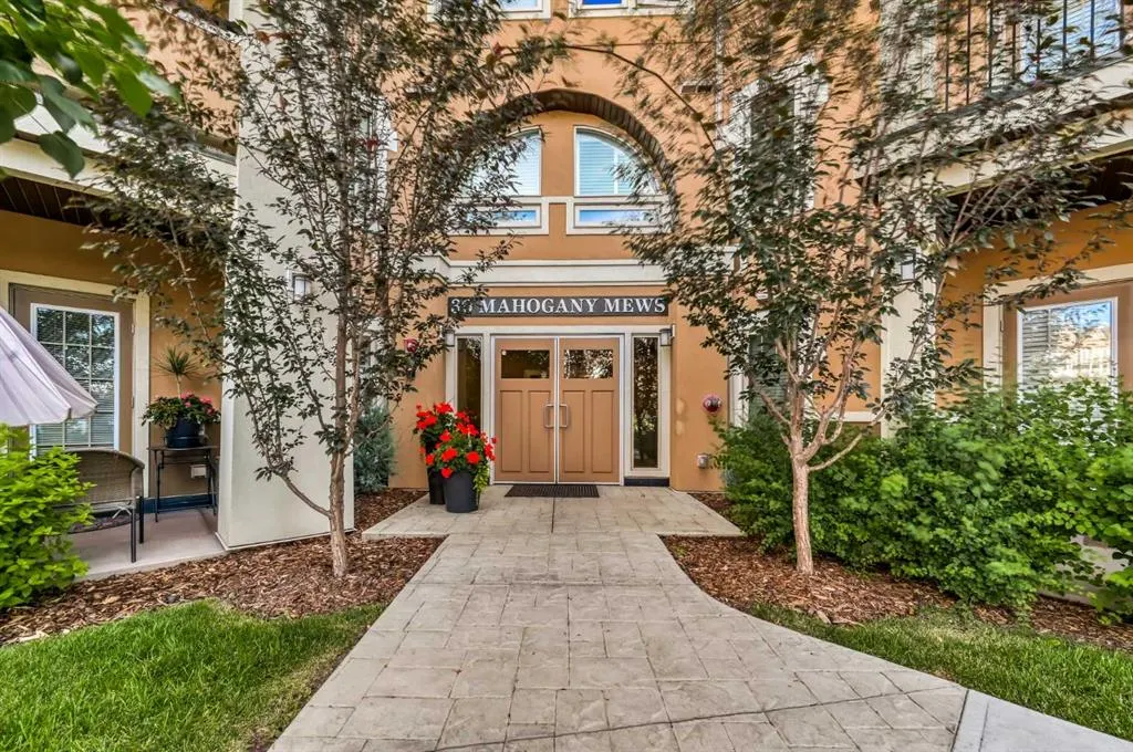 30 Mahogany Mews SE, #411