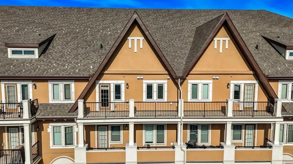 30 Mahogany Mews SE, #411