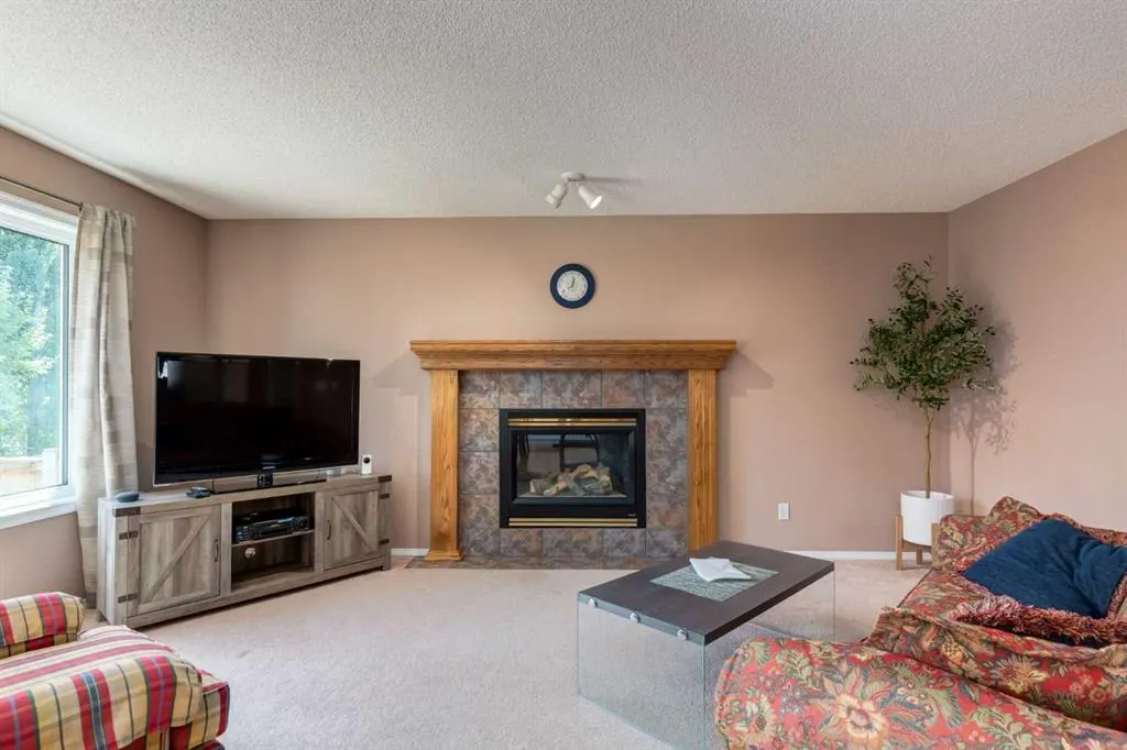 165 Spring Crescent SW