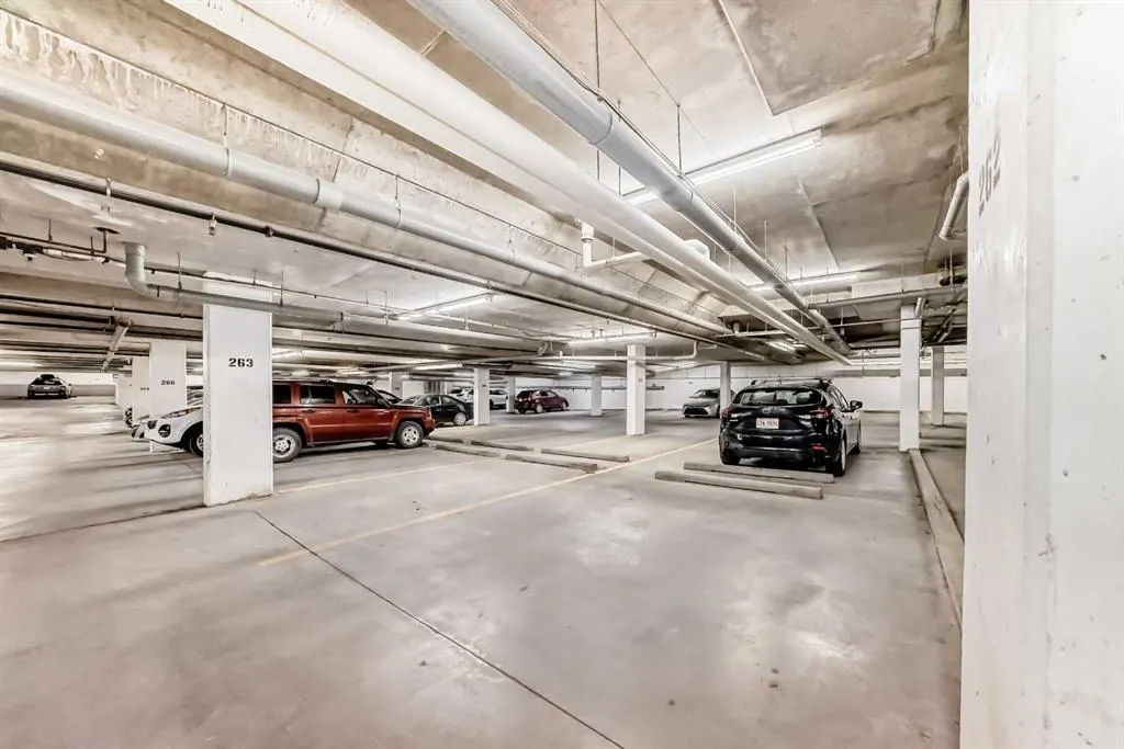60 Royal Oak Plaza NW, #128