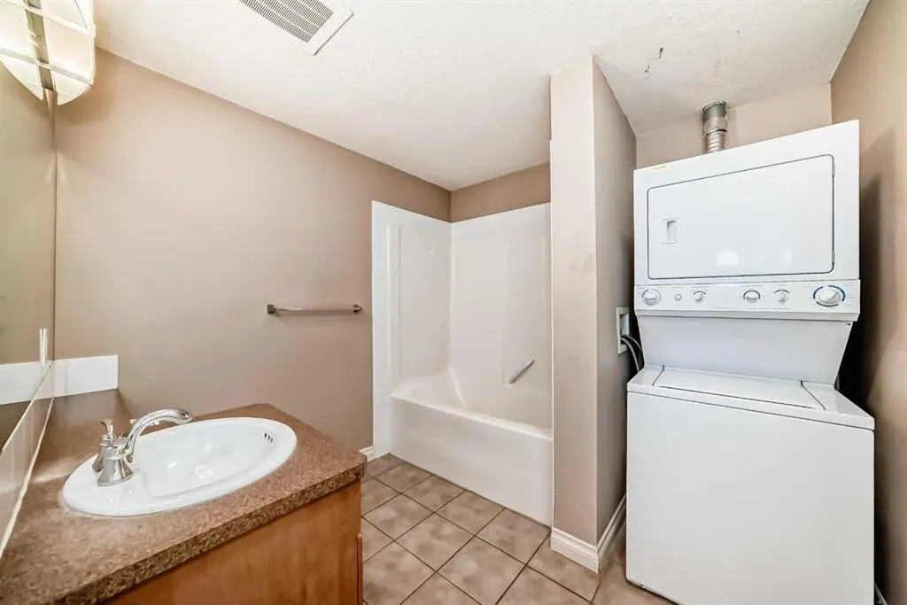 60 Royal Oak Plaza NW, #128