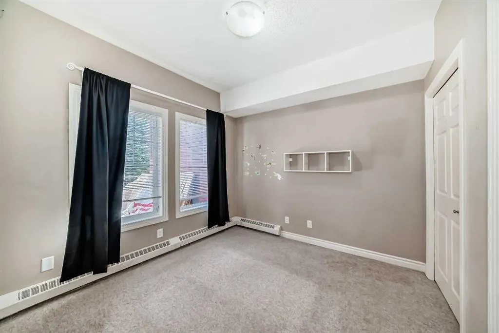 60 Royal Oak Plaza NW, #128
