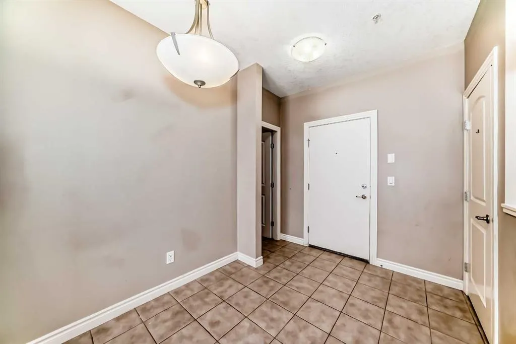 60 Royal Oak Plaza NW, #128