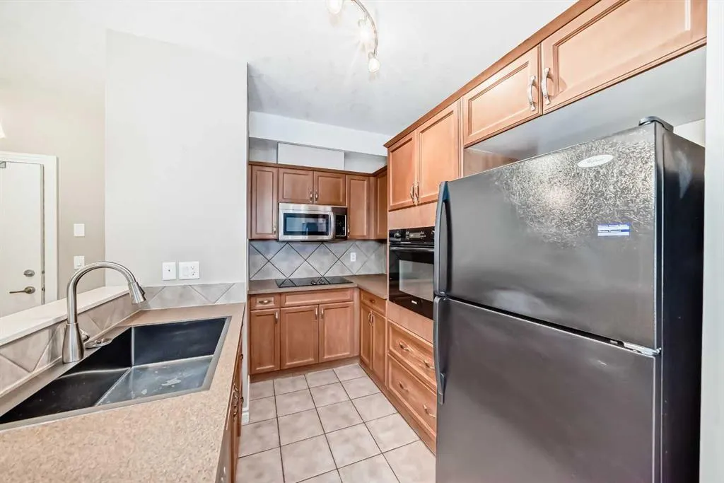 60 Royal Oak Plaza NW, #128