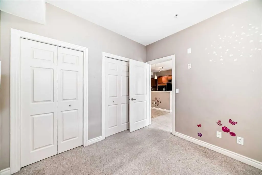 60 Royal Oak Plaza NW, #128