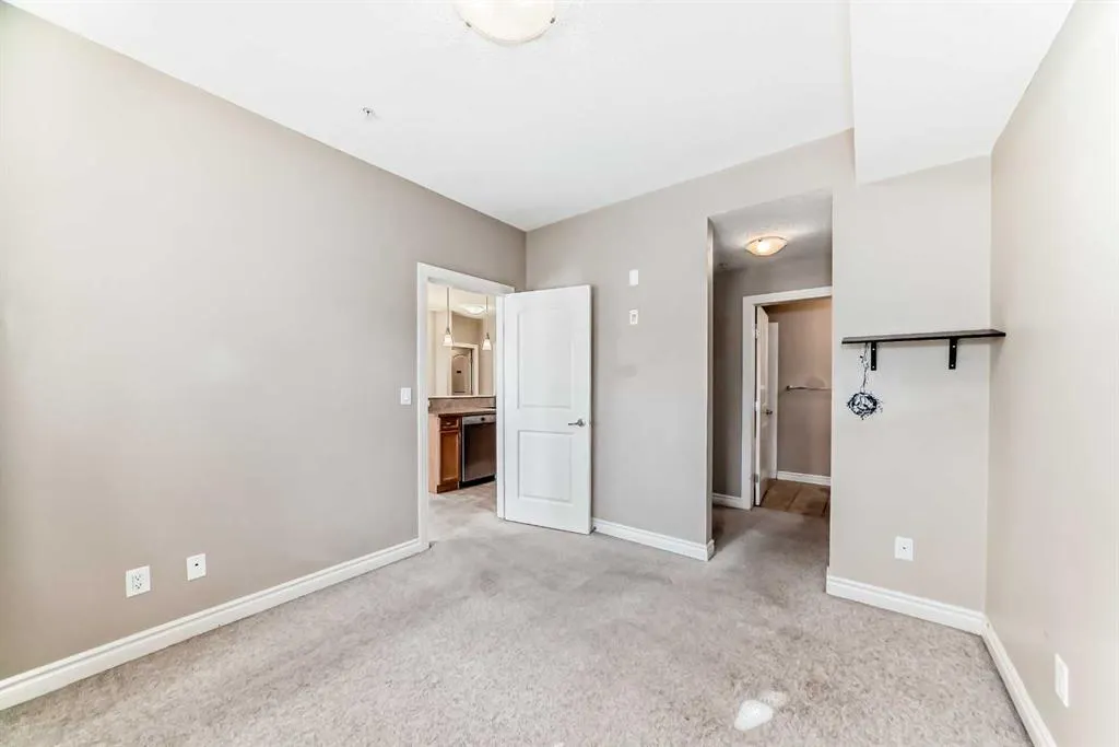 60 Royal Oak Plaza NW, #128