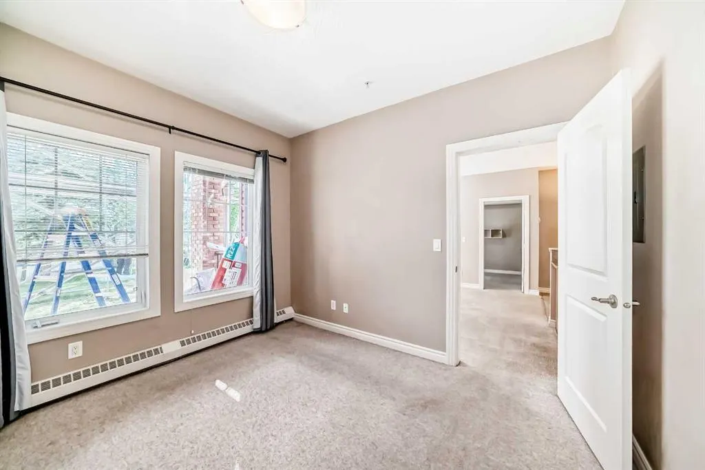 60 Royal Oak Plaza NW, #128