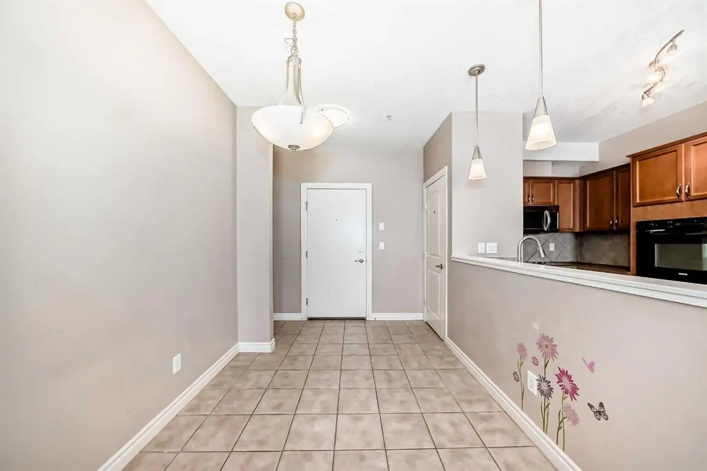 60 Royal Oak Plaza NW, #128