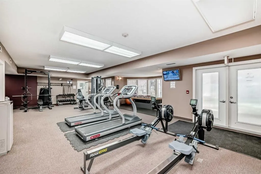 60 Royal Oak Plaza NW, #128
