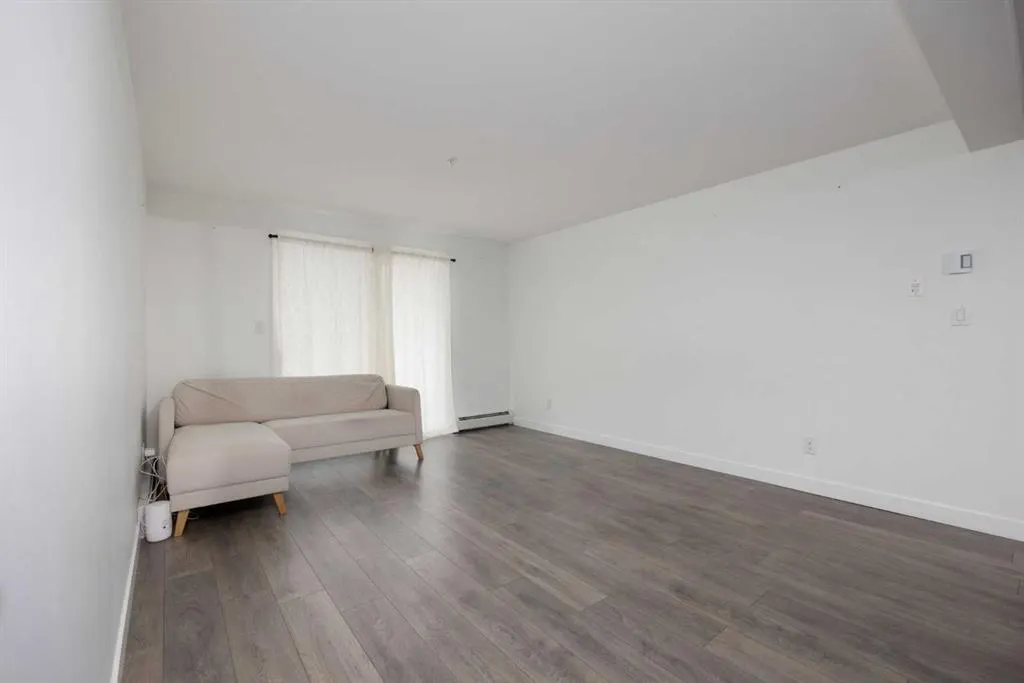 115 Denholm Gate, #111