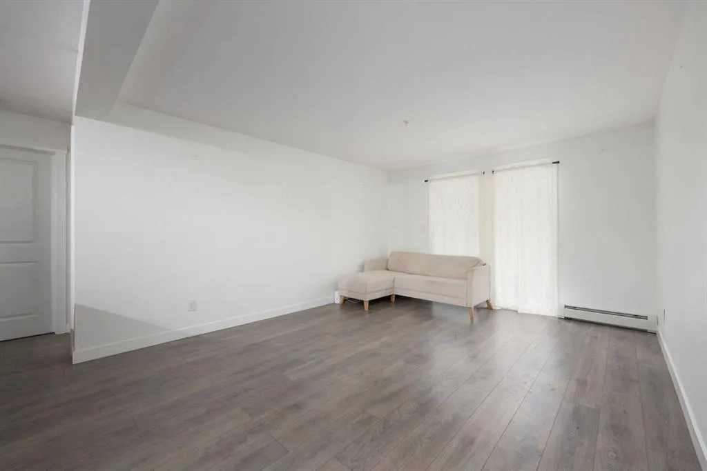 115 Denholm Gate, #111